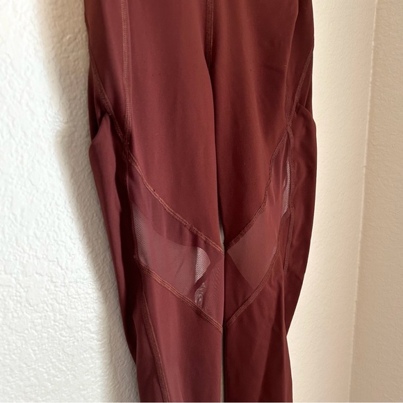 Lululemon X Barry’s Stronger as One High Rise Tight in Midnight Maroon, Size 4 - Picture 5 of 14